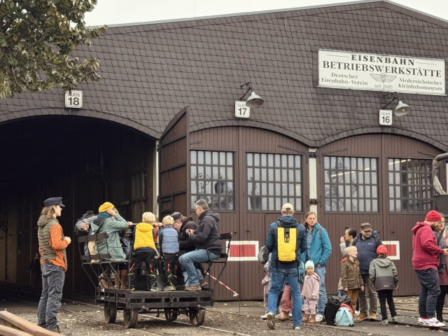 Abb.: Bring die Handhebeldraisine in Fahrt ... (Foto Fabian Hoffmann)