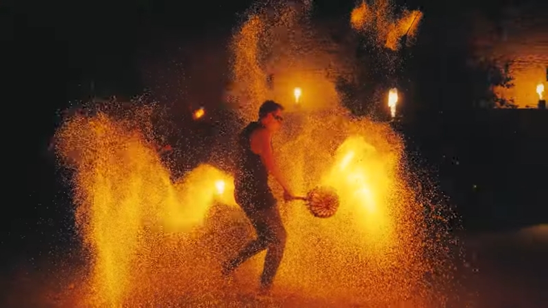 Abb.: Samstag und Sonntag spektakulärer Auftritt des "Feuervariete".