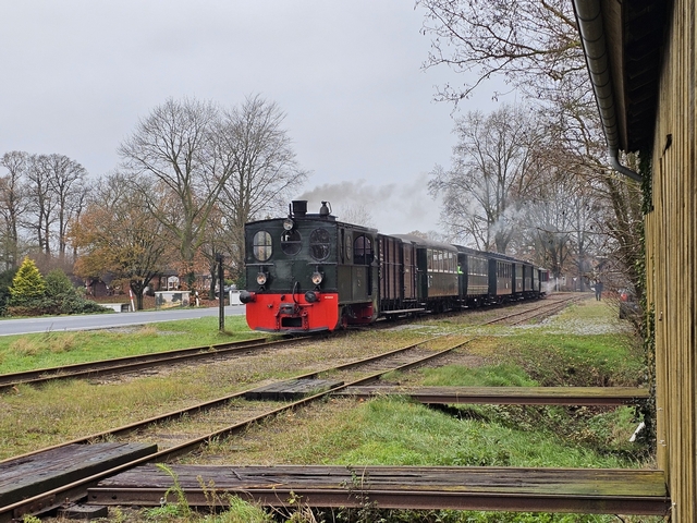 Abb.: Zwischenhalt im Bahnhof Heiligenberg.